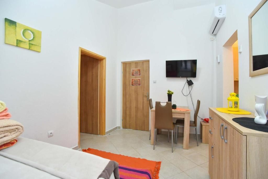 amforaproperty.com/Na prodaju kuća apartmanskog tipa 179 m² sa pogledom na more, Petrovac