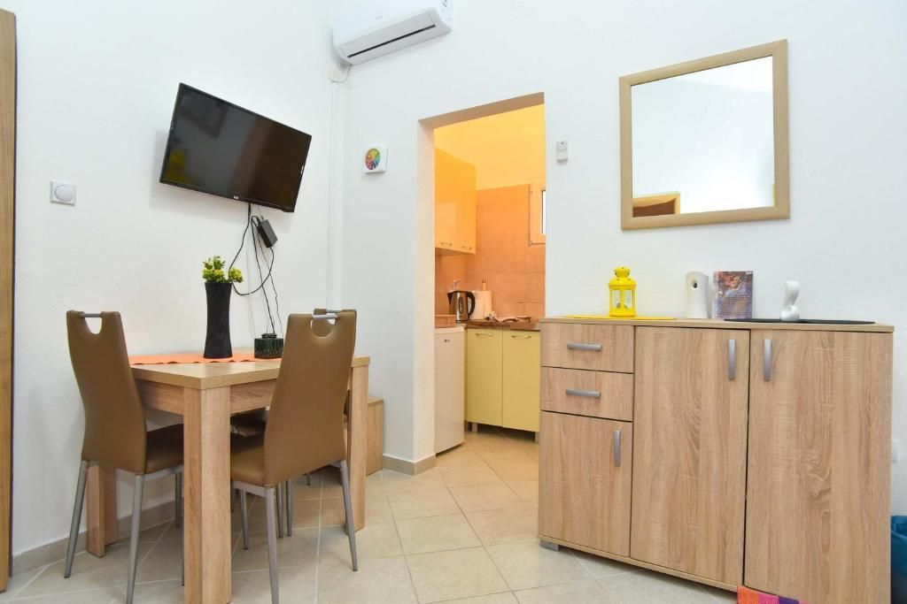 amforaproperty.com/Na prodaju kuća apartmanskog tipa 179 m² sa pogledom na more, Petrovac