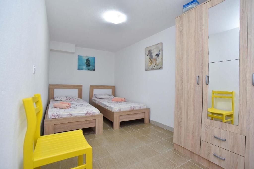 amforaproperty.com/Na prodaju kuća apartmanskog tipa 179 m² sa pogledom na more, Petrovac