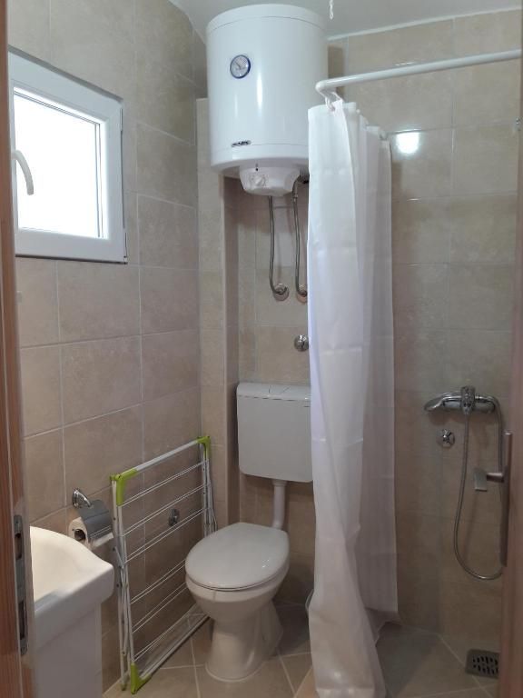 amforaproperty.com/Na prodaju kuća apartmanskog tipa 179 m² sa pogledom na more, Petrovac