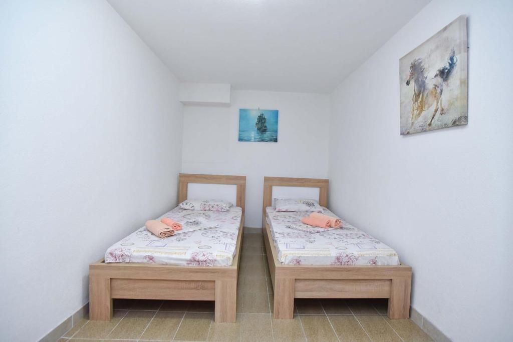 amforaproperty.com/Na prodaju kuća apartmanskog tipa 179 m² sa pogledom na more, Petrovac