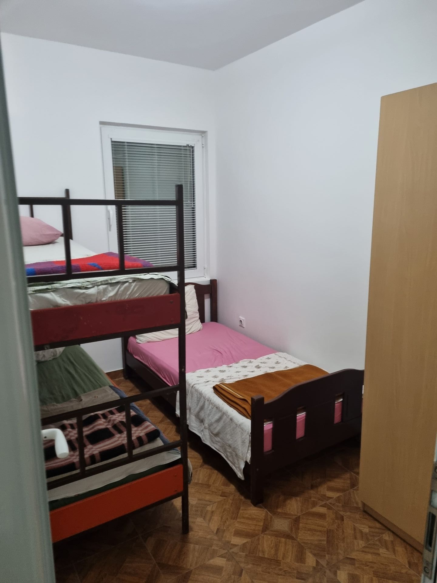 amforaproperty.com/Prostrana Kuća sa 11 Apartmana u Bečićima (na duzi period)