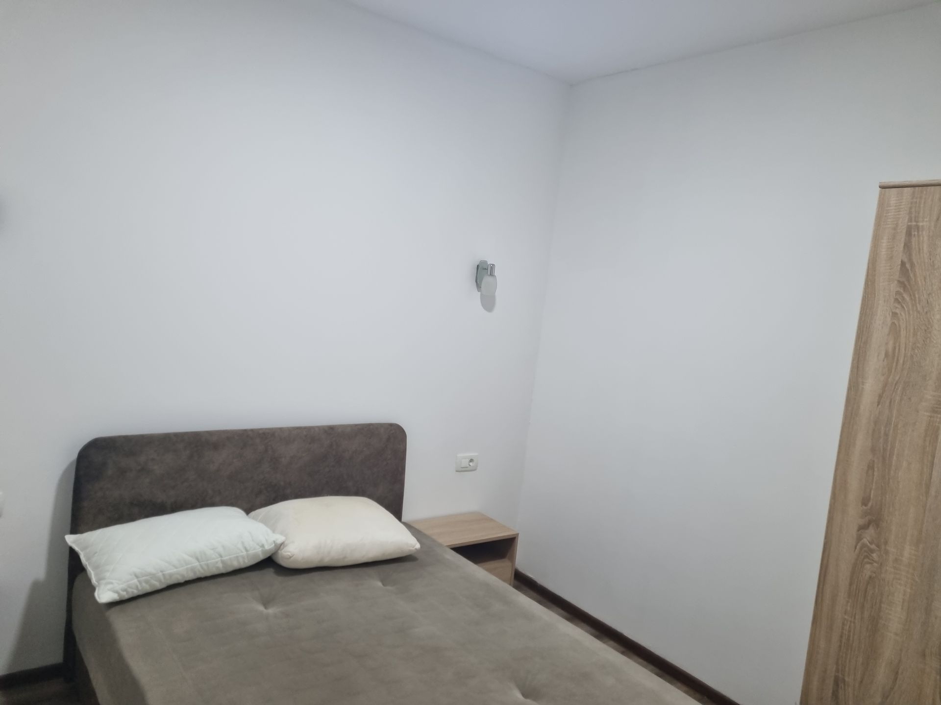 amforaproperty.com/Prostrana Kuća sa 11 Apartmana u Bečićima (na duzi period)