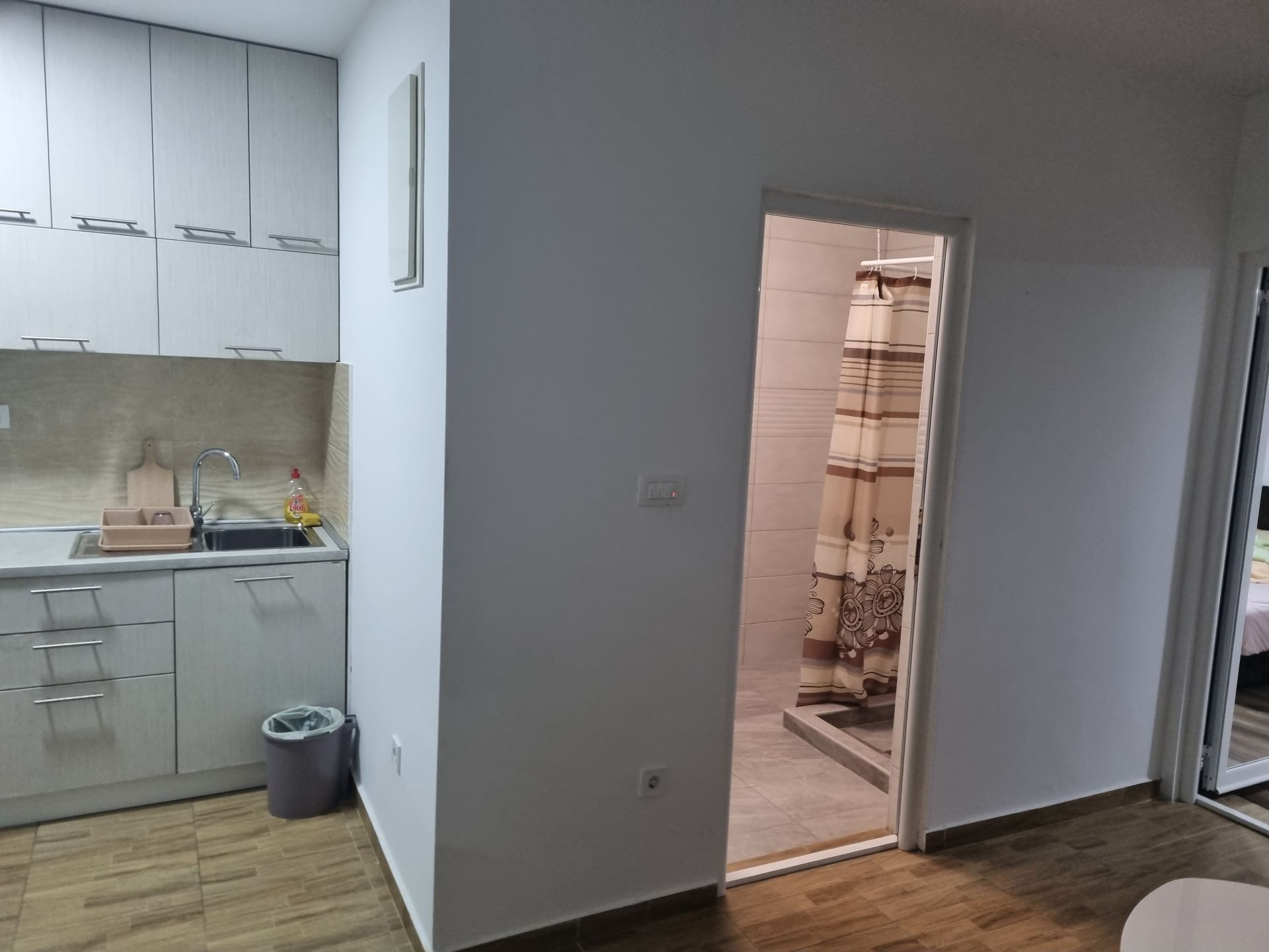 amforaproperty.com/Prostrana Kuća sa 11 Apartmana u Bečićima (na duzi period)