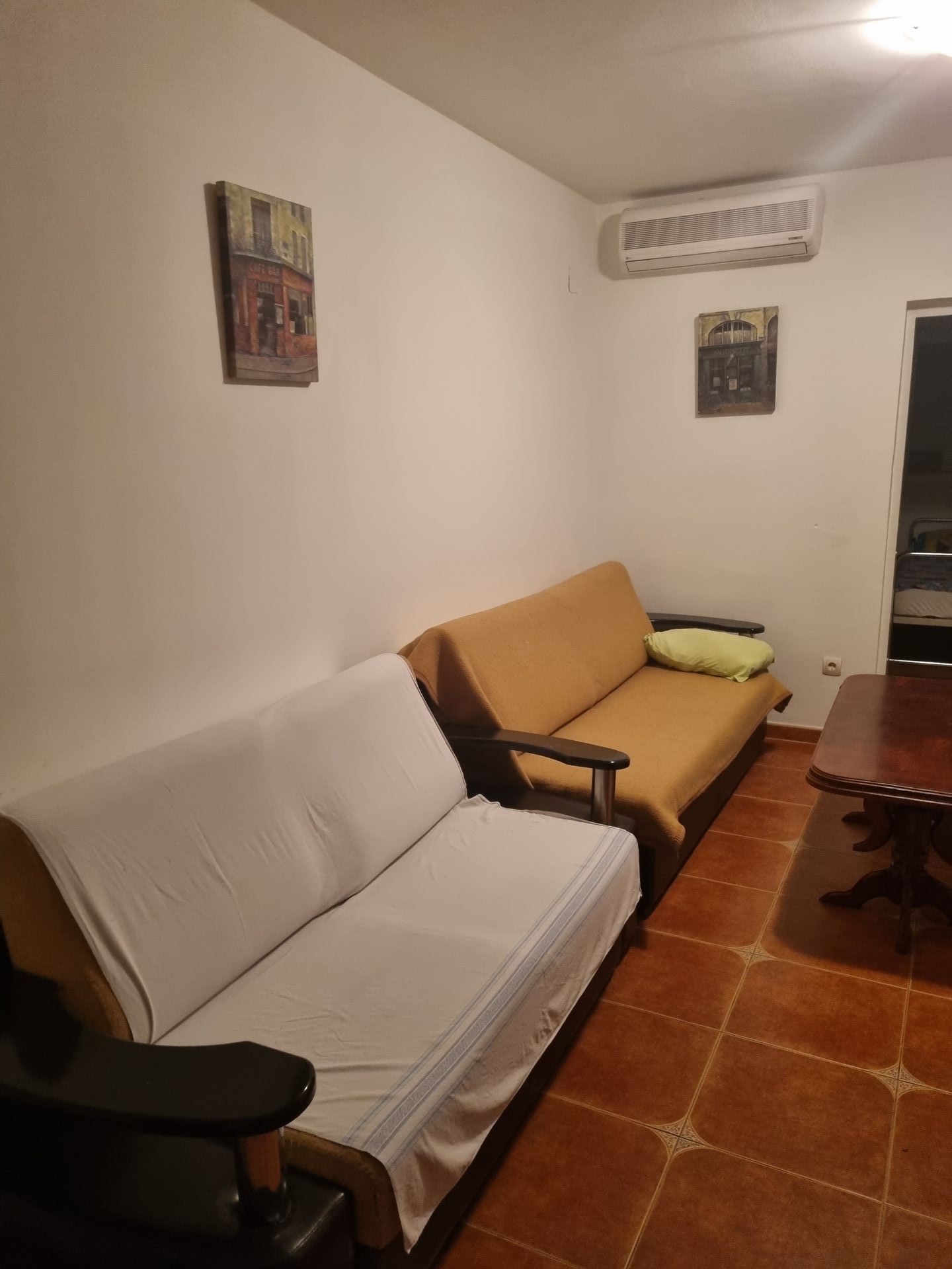 amforaproperty.com/Prostrana Kuća sa 11 Apartmana u Bečićima (na duzi period)