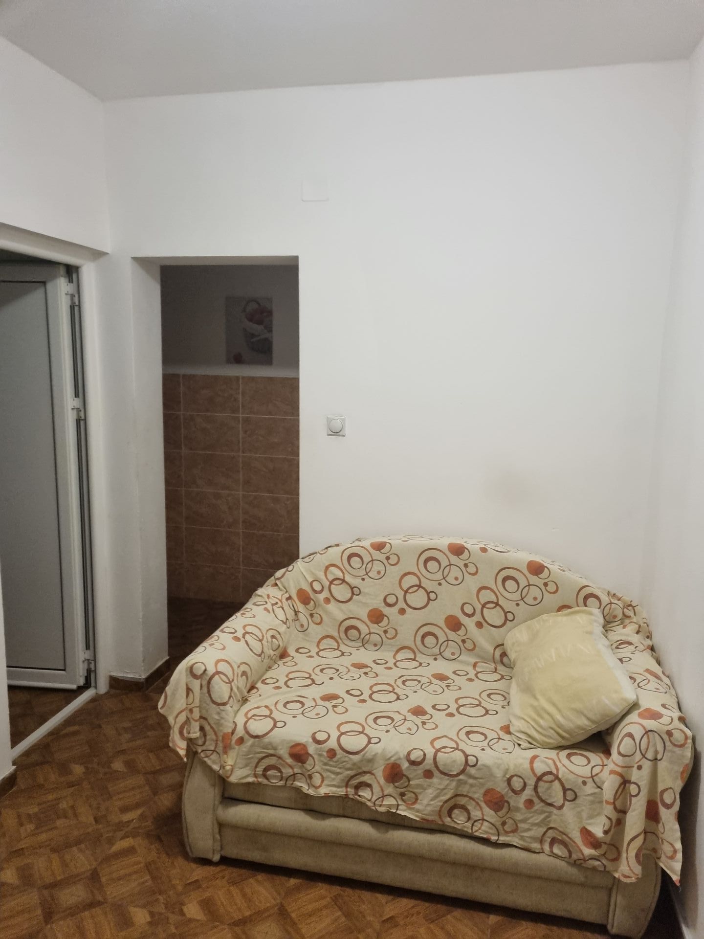 amforaproperty.com/Prostrana Kuća sa 11 Apartmana u Bečićima (na duzi period)