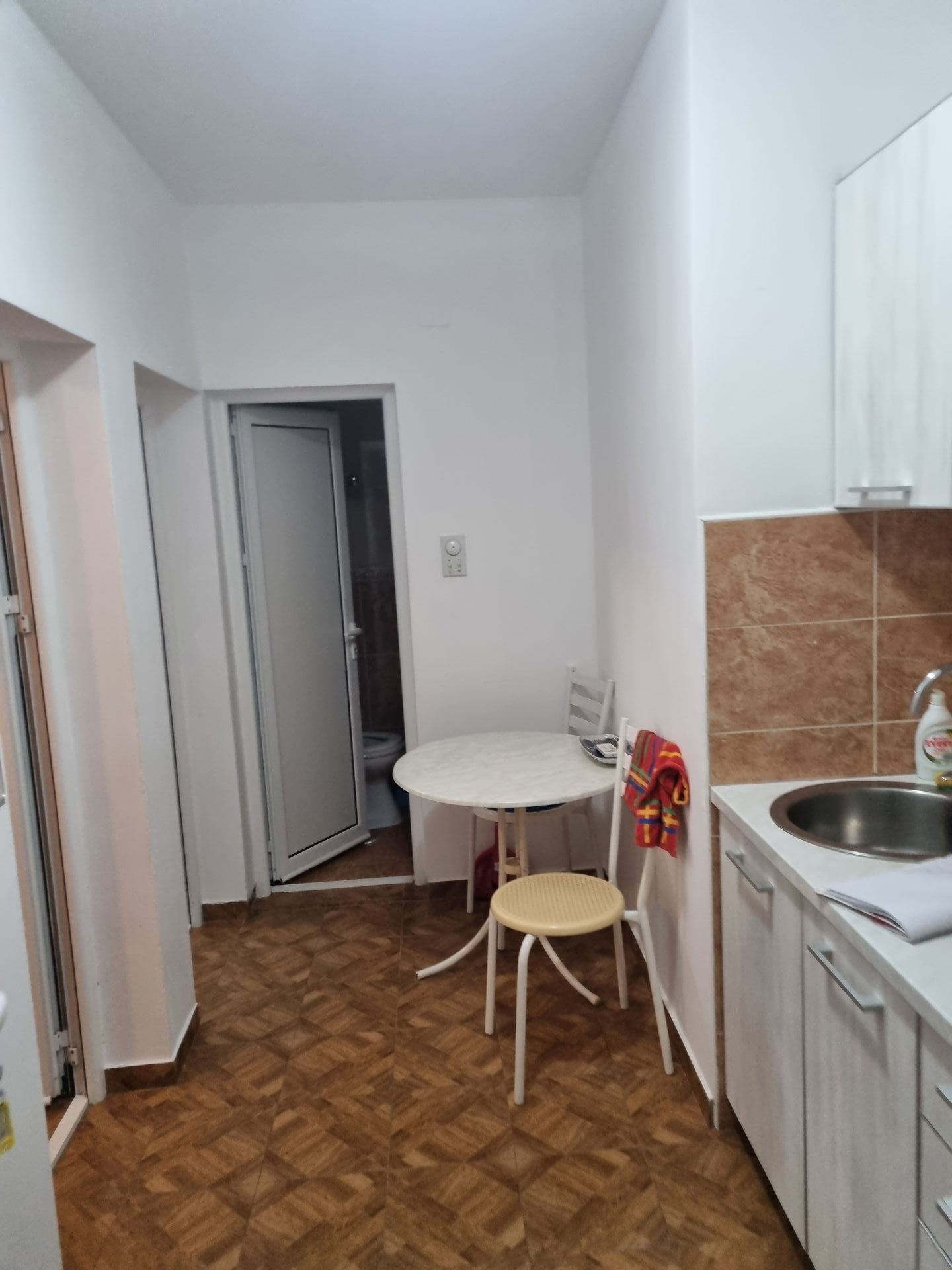 amforaproperty.com/Prostrana Kuća sa 11 Apartmana u Bečićima (na duzi period)