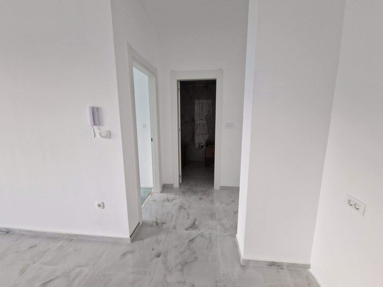 amforaproperty.com/Nov jednosoban stan 52 m² u novoj zgradi u Budvi, Rozino