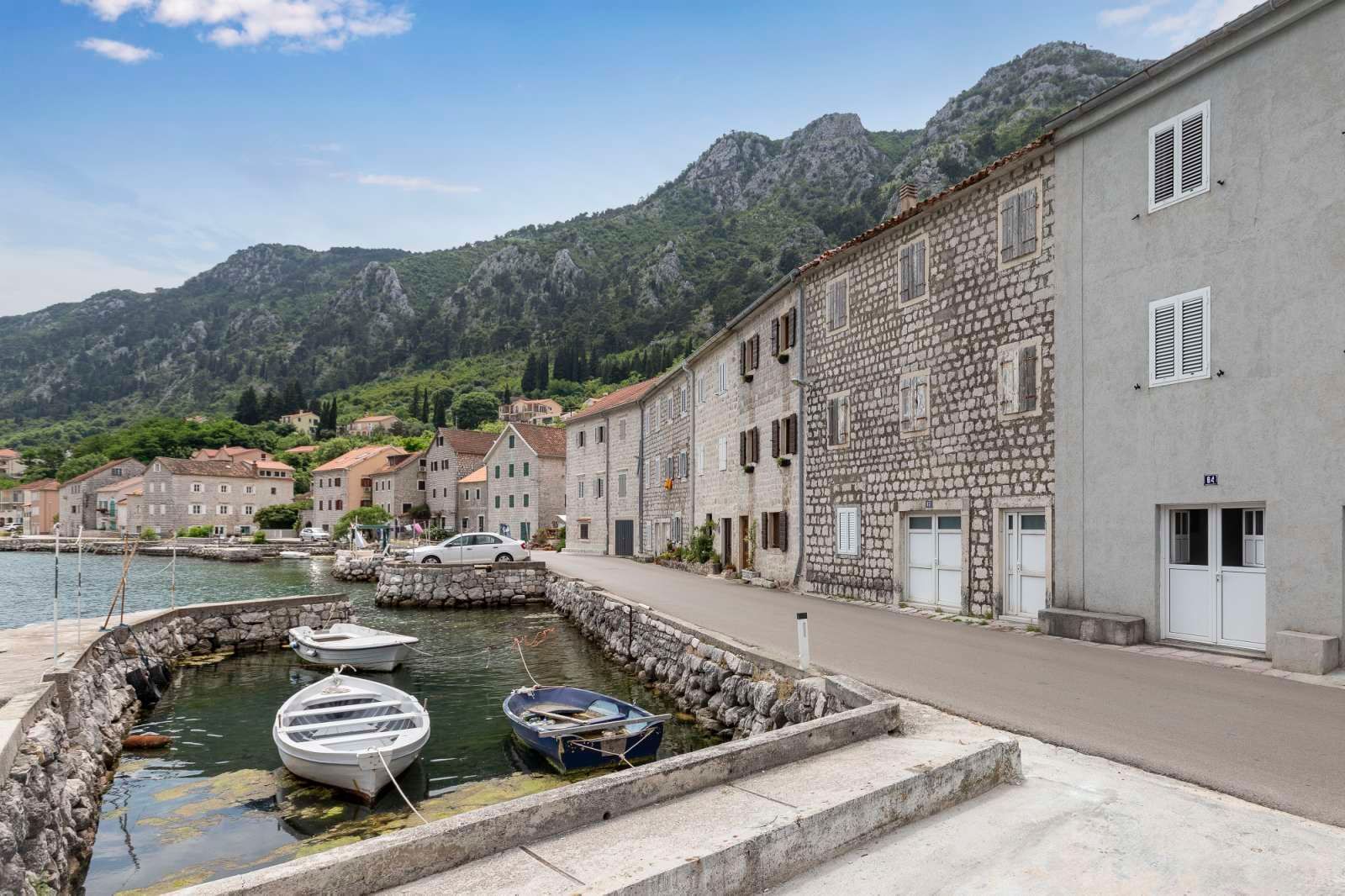 amforaproperty.com/Kuća na Obali Mora - Kotor, Muo (NA PERIOD OD 10.01-01.06.2025)