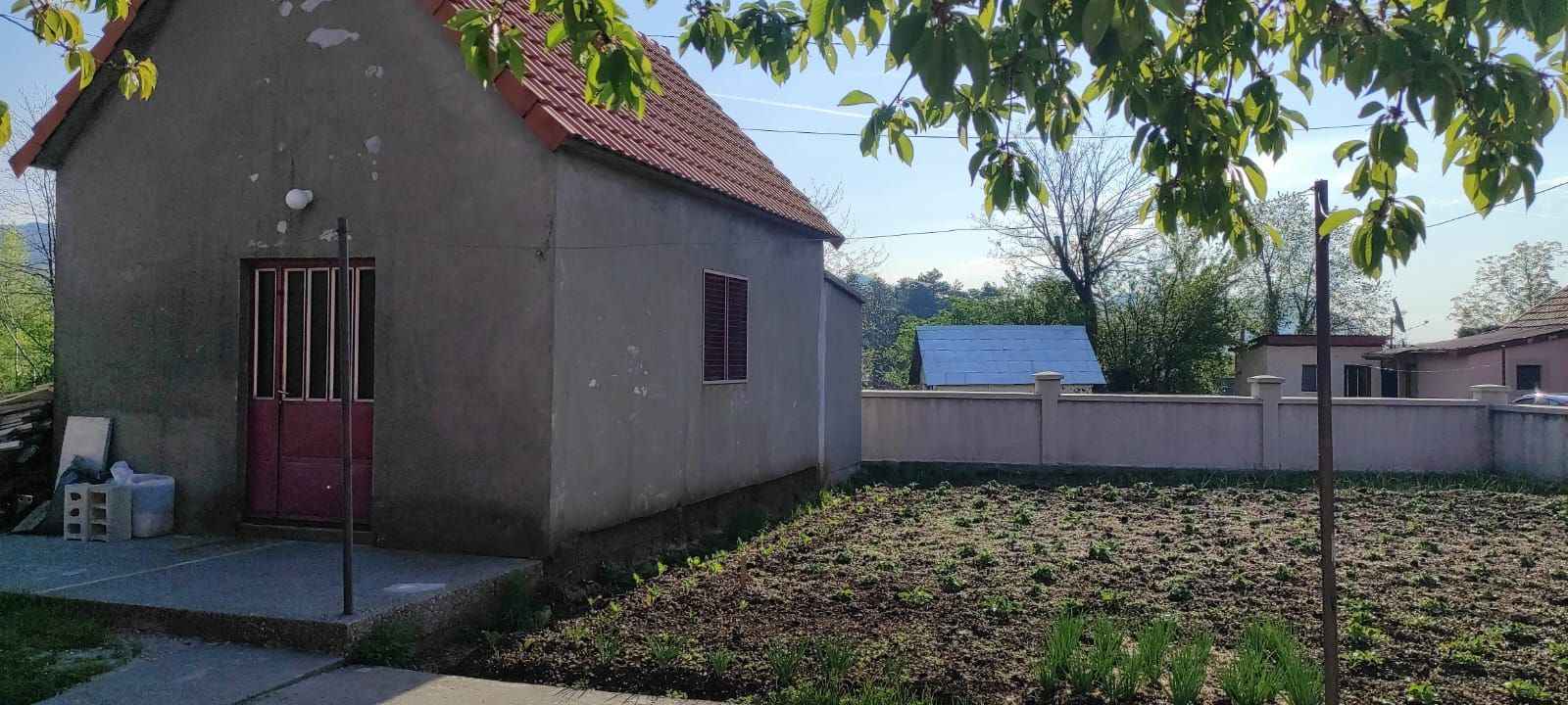 amforaproperty.com/Dve Kuće (73 m² i 50 m²) sa Pomoćnim Objekatima na Prodaju u Cetinju