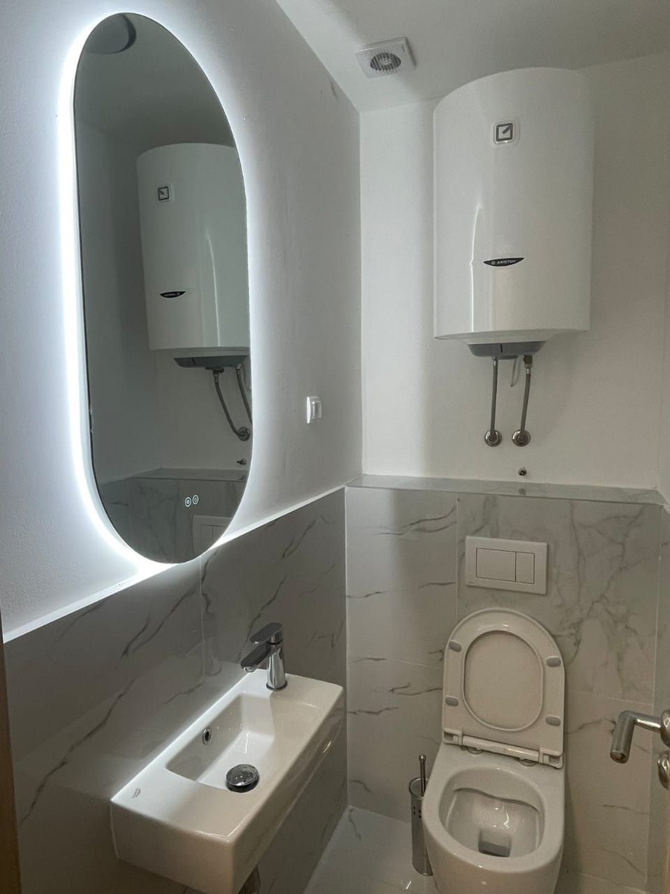 amforaproperty.com/Luksuzni Studio Apartman (57m²) sa Pogledom na More na Prvoj Liniji Mora u Rafailovićima