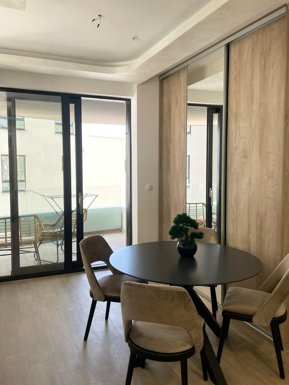 amforaproperty.com/Luksuzni Studio Apartman (57m²) sa Pogledom na More na Prvoj Liniji Mora u Rafailovićima