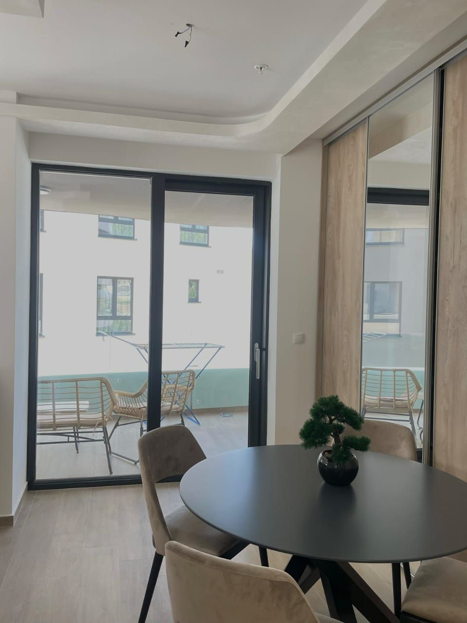 amforaproperty.com/Luksuzni Studio Apartman (57m²) sa Pogledom na More na Prvoj Liniji Mora u Rafailovićima