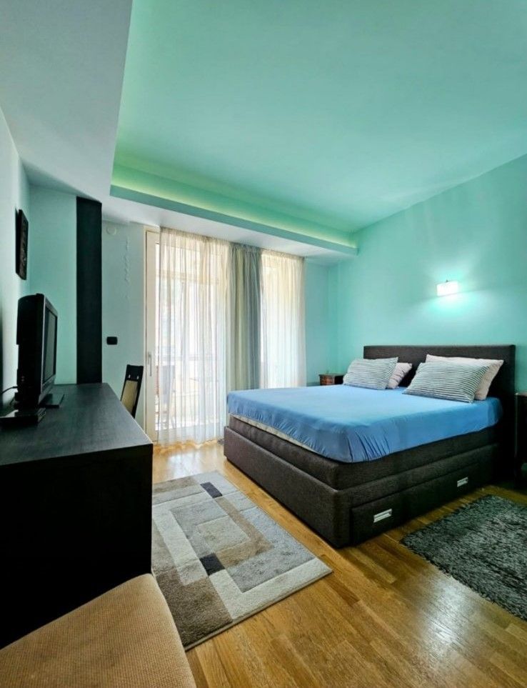 Na prodaju moderno opremljen trosoban stan 90 m² sa garažnim mestom – Budva - Amfora Real Estate