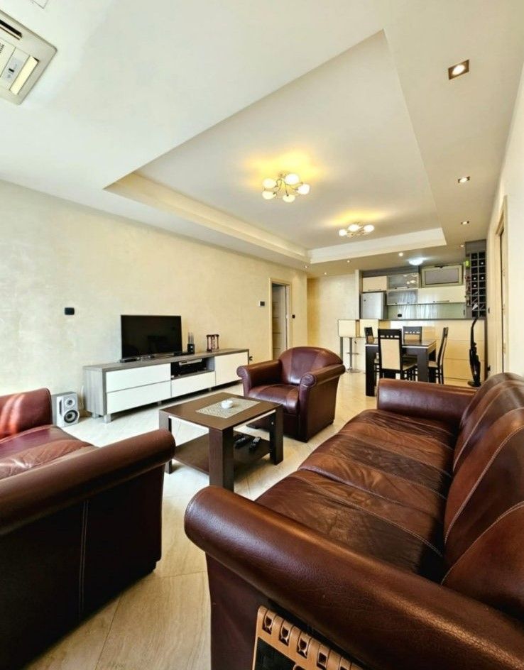 Na prodaju moderno opremljen trosoban stan 90 m² sa garažnim mestom – Budva - Amfora Real Estate