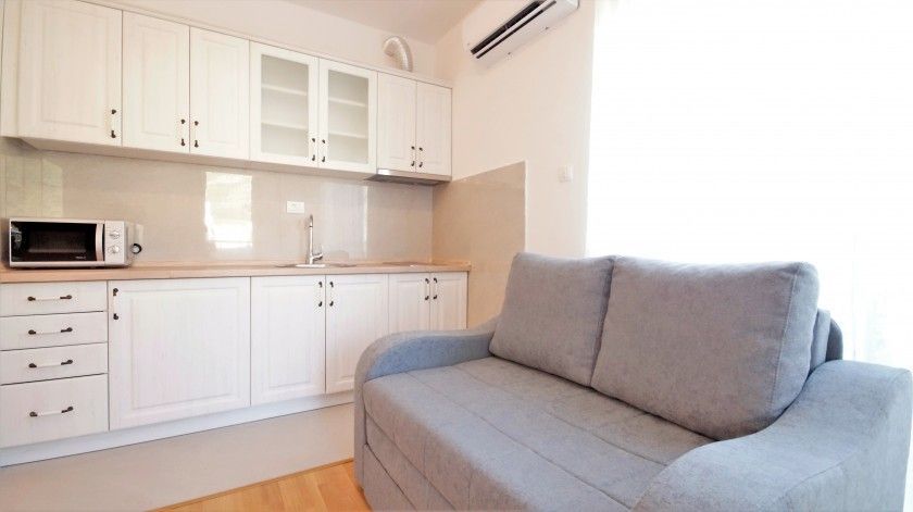 amforaproperty.com/Moderno opremljen studio apartman u Budvi (Izdavanje na duzi period)