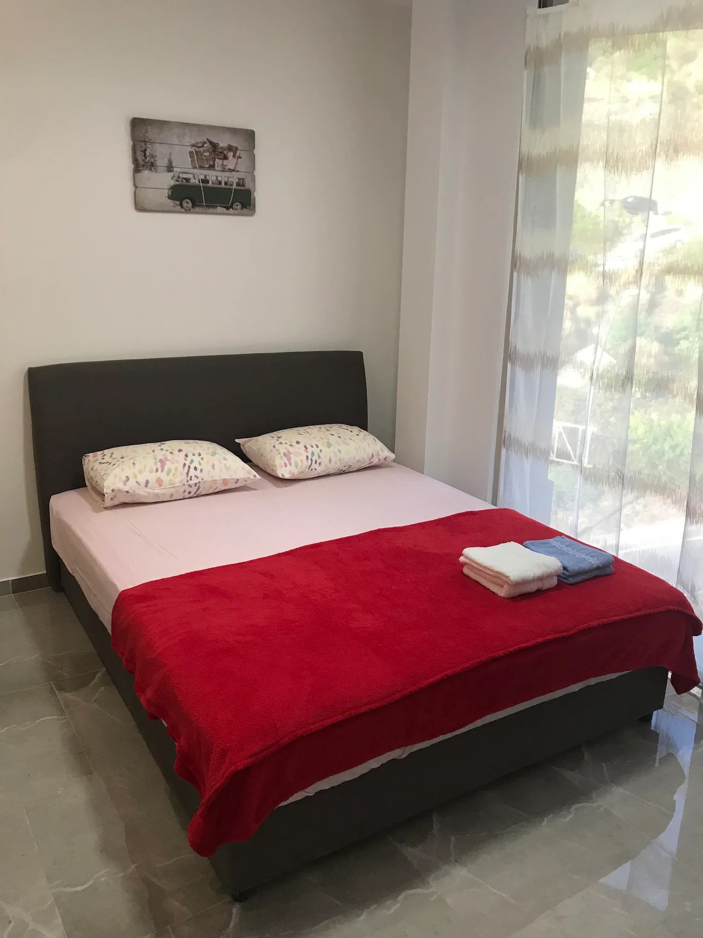 amforaproperty.com/Moderno opremlje studio apartman u Rafailovicima (na duzi period)