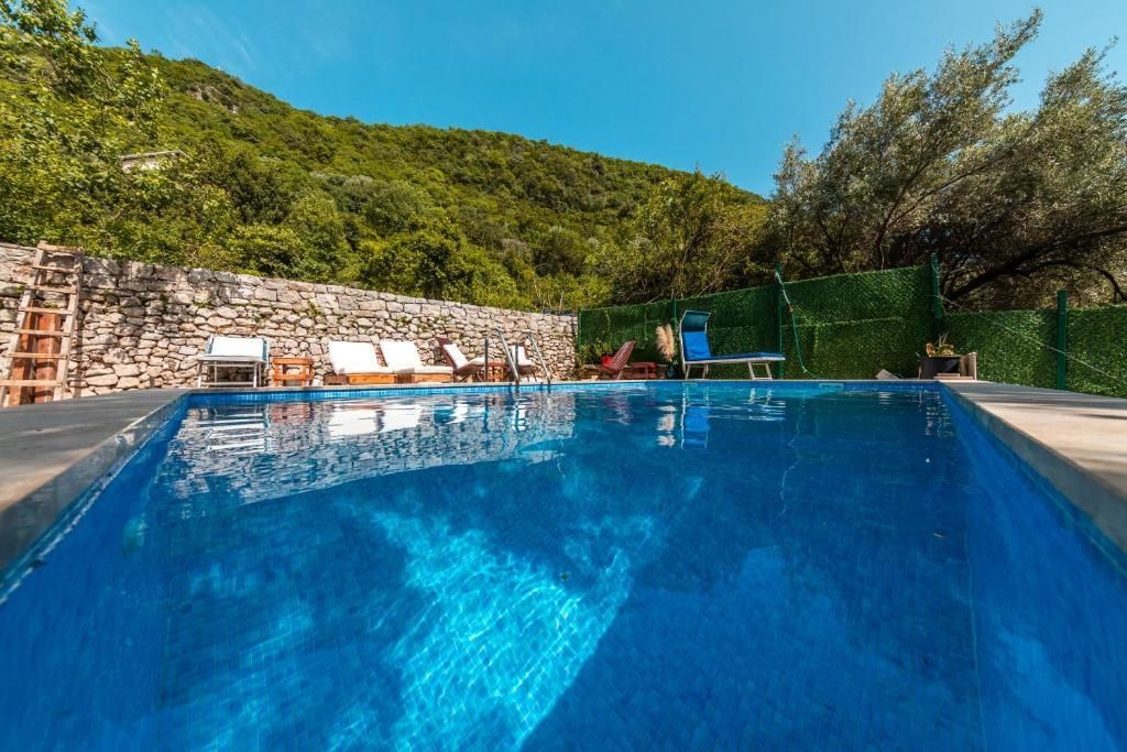 amforaproperty.com/Dvosoban stan sa pogledom na more,Seoce-Budva (na duzi period)