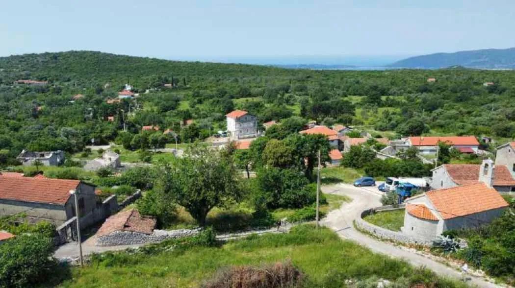 amforaproperty.com/Urbanizovan plac povrsine 1538m2- Herceg Novi, Mrkovi