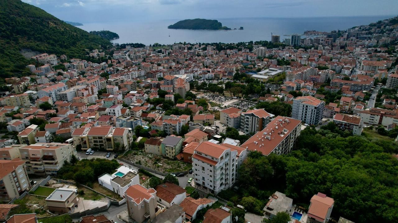 HITNA PRODAJA! Urbanizovan plac 500m² sa pogledom na more – Budva - Amfora Real Estate