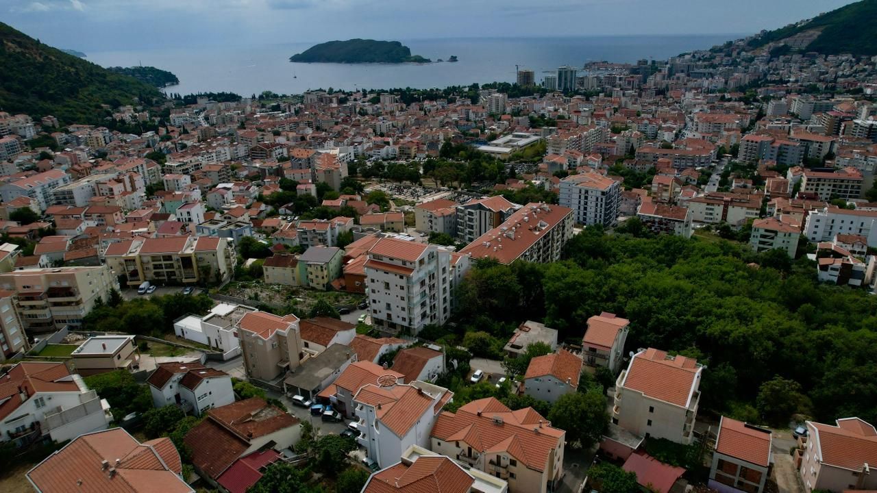 HITNA PRODAJA! Urbanizovan plac 500m² sa pogledom na more – Budva - Amfora Real Estate