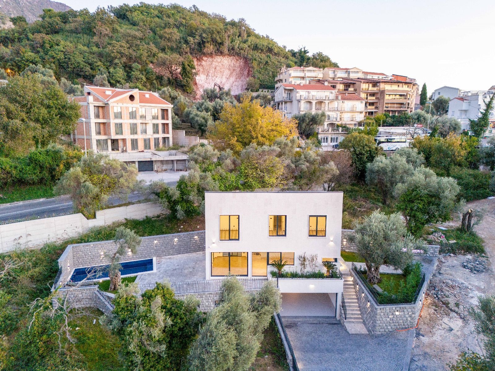 amforaproperty.com/Luksuzna Vila sa Bazenom i Pogledom na More-Kamenovo, Budva