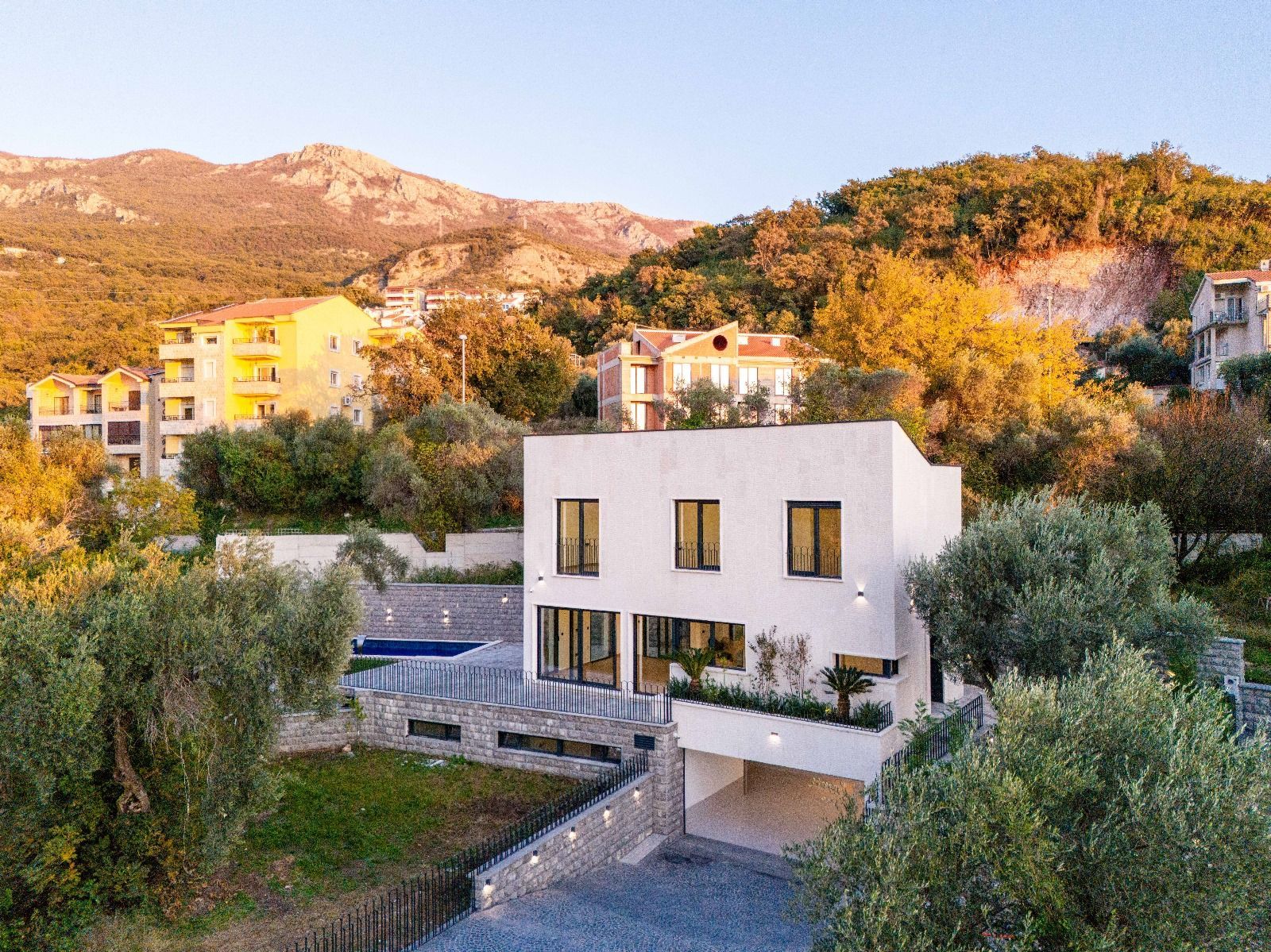 amforaproperty.com/Luksuzna Vila sa Bazenom i Pogledom na More-Kamenovo, Budva