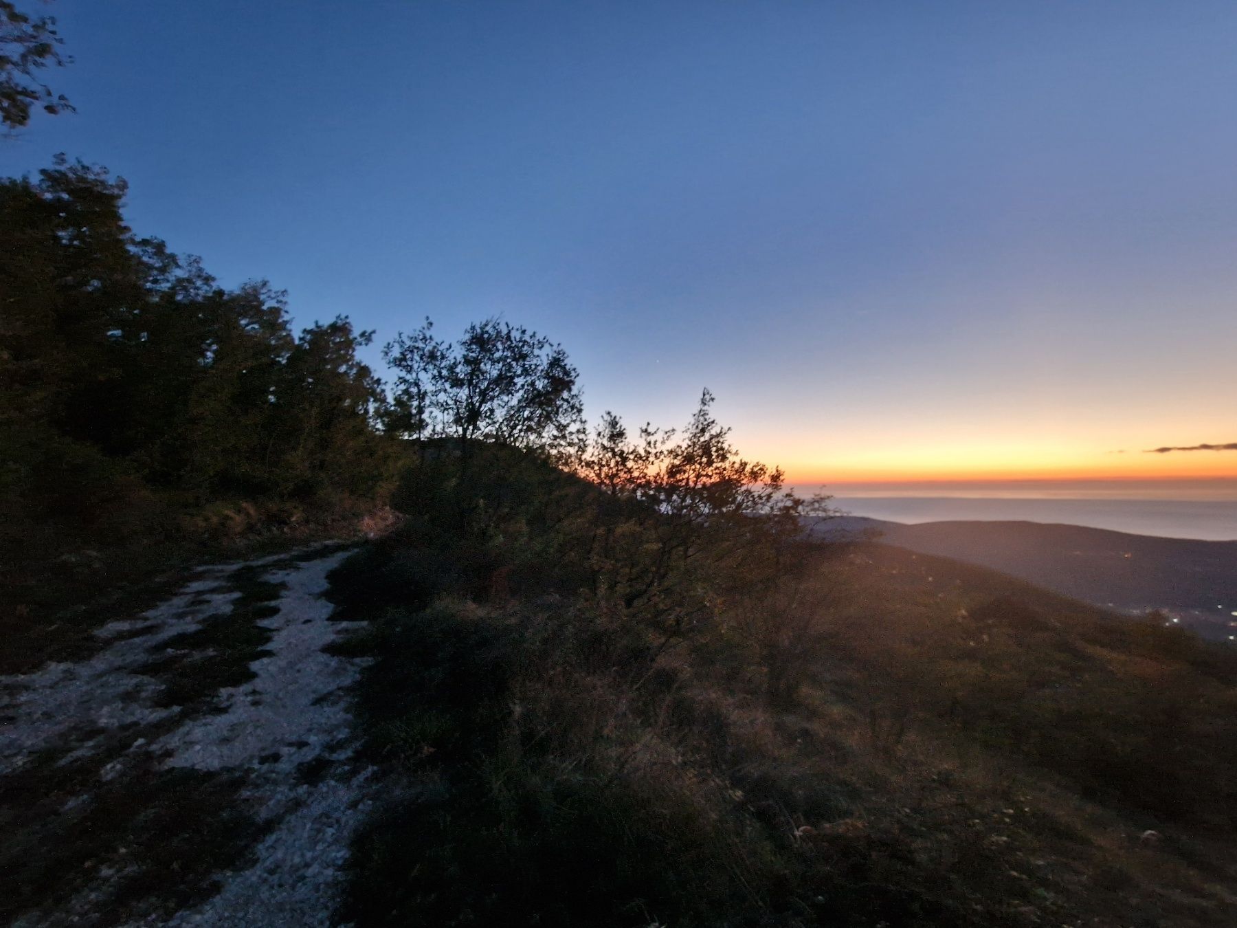 amforaproperty.com/Neurbanizovano Zemljište 42,305 m² sa Panoramskim Pogledom na More – Njeguši, Cetinje