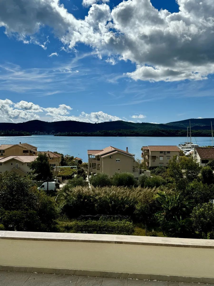 amforaproperty.com/Ekskluzivna Ponuda Stanova u Novoj Zgradi, 150m od Mora, Tivat (Jednosoban 44m² + 91m² Bašta) sa Parking Mestom i Bez Poreza od 3%