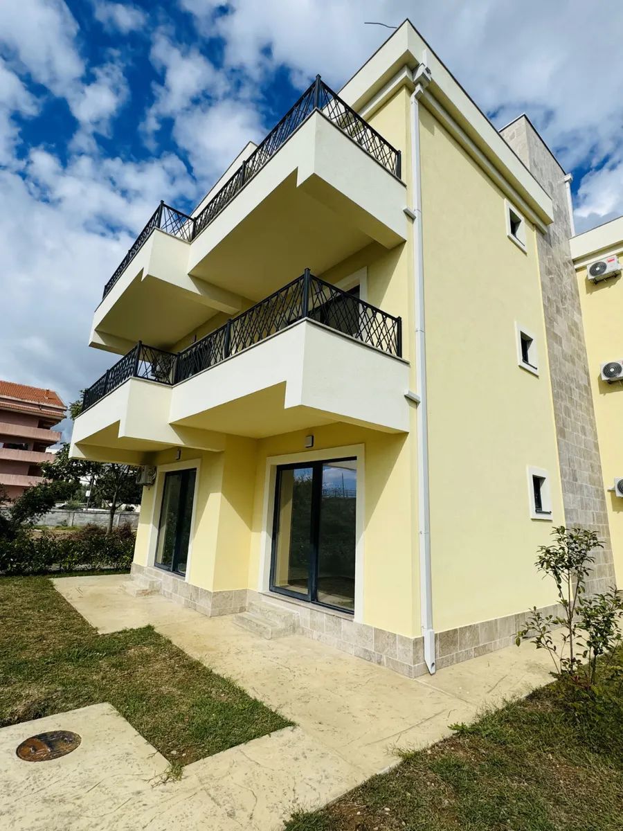 amforaproperty.com/Ekskluzivna Ponuda Stanova u Novoj Zgradi, 150m od Mora, Tivat (Jednosoban 44m² + 91m² Bašta) sa Parking Mestom i Bez Poreza od 3%