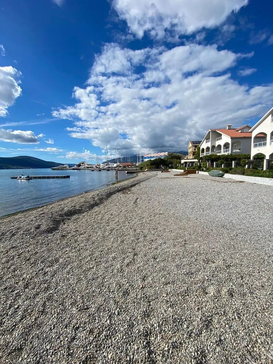 amforaproperty.com/Ekskluzivna Ponuda Stanova u Novoj Zgradi, 150m od Mora, Tivat (Jednosoban 59m2) sa Parking Mestom,Pogledom na more i Bez Poreza od 3%