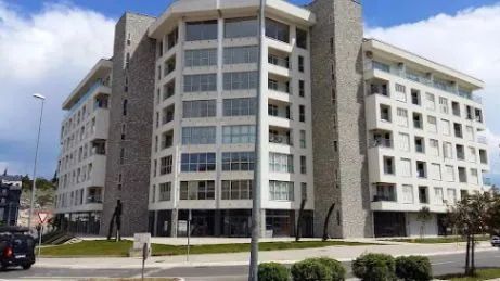 amforaproperty.com/Kompletno namesten duplex u zgradi Vezir na obali Morace-Podgorica