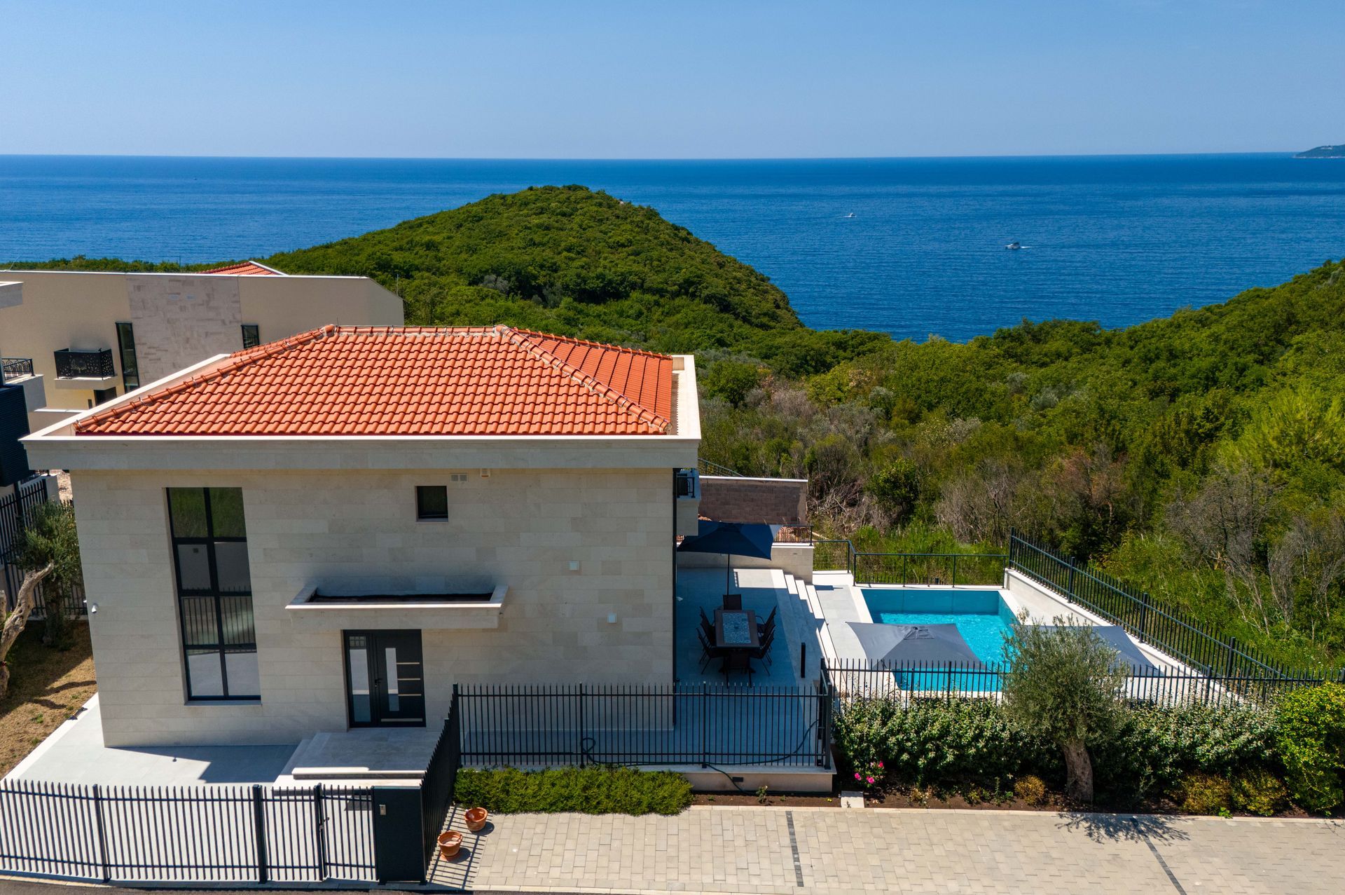 Budva, Reževići – Nova Luksuzna Vila sa Pogledom na More i Bazenom - Amfora Real Estate