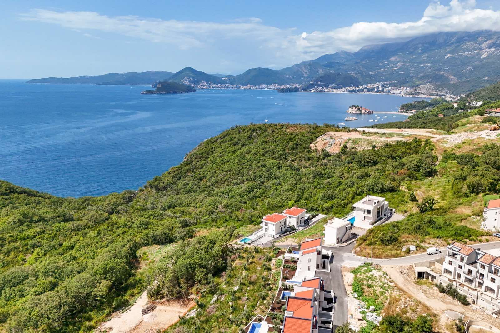 amforaproperty.com/Budva, Reževići – Nova Luksuzna Vila sa Pogledom na More i Bazenom