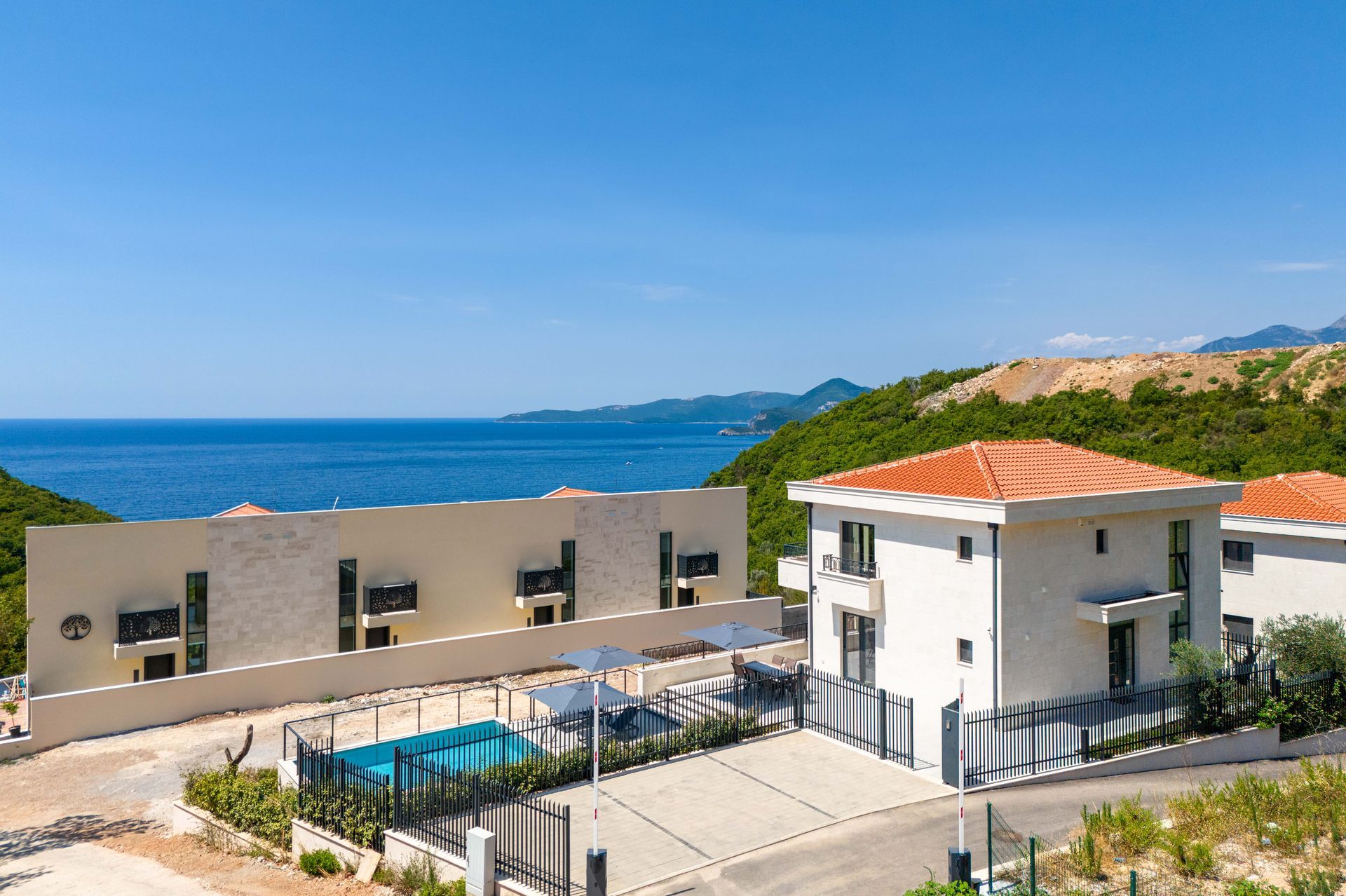 Budva, Reževići – Nova Luksuzna Vila sa Pogledom na More i Bazenom - Amfora Real Estate