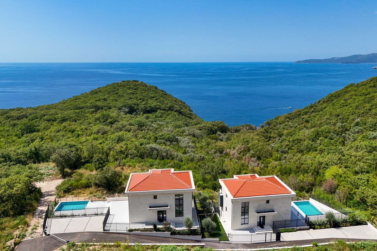 amforaproperty.com/Budva, Reževići – Nova Luksuzna Vila sa Pogledom na More i Bazenom