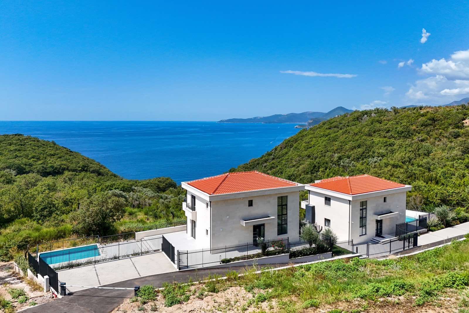 amforaproperty.com/Budva, Reževići – Nova Luksuzna Vila sa Pogledom na More i Bazenom