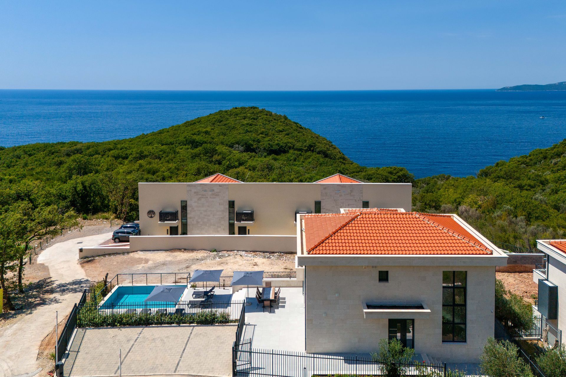 Budva, Reževići – Nova Luksuzna Vila sa Pogledom na More i Bazenom - Amfora Real Estate