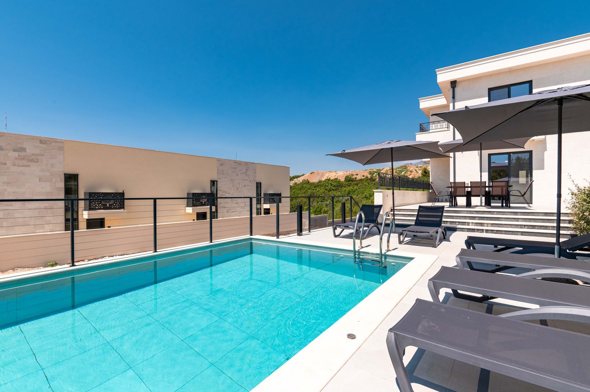 Budva, Reževići – Nova Luksuzna Vila sa Pogledom na More i Bazenom - Amfora Real Estate