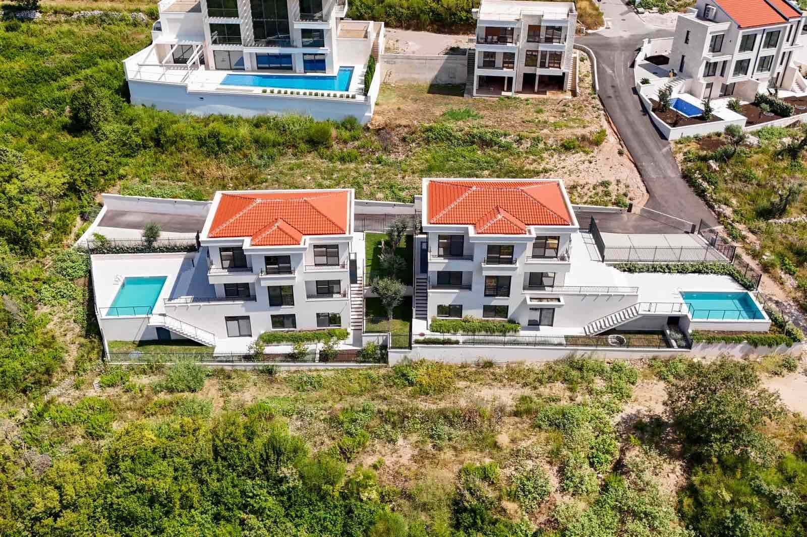 amforaproperty.com/Budva, Reževići – Nova Luksuzna Vila sa Pogledom na More i Bazenom