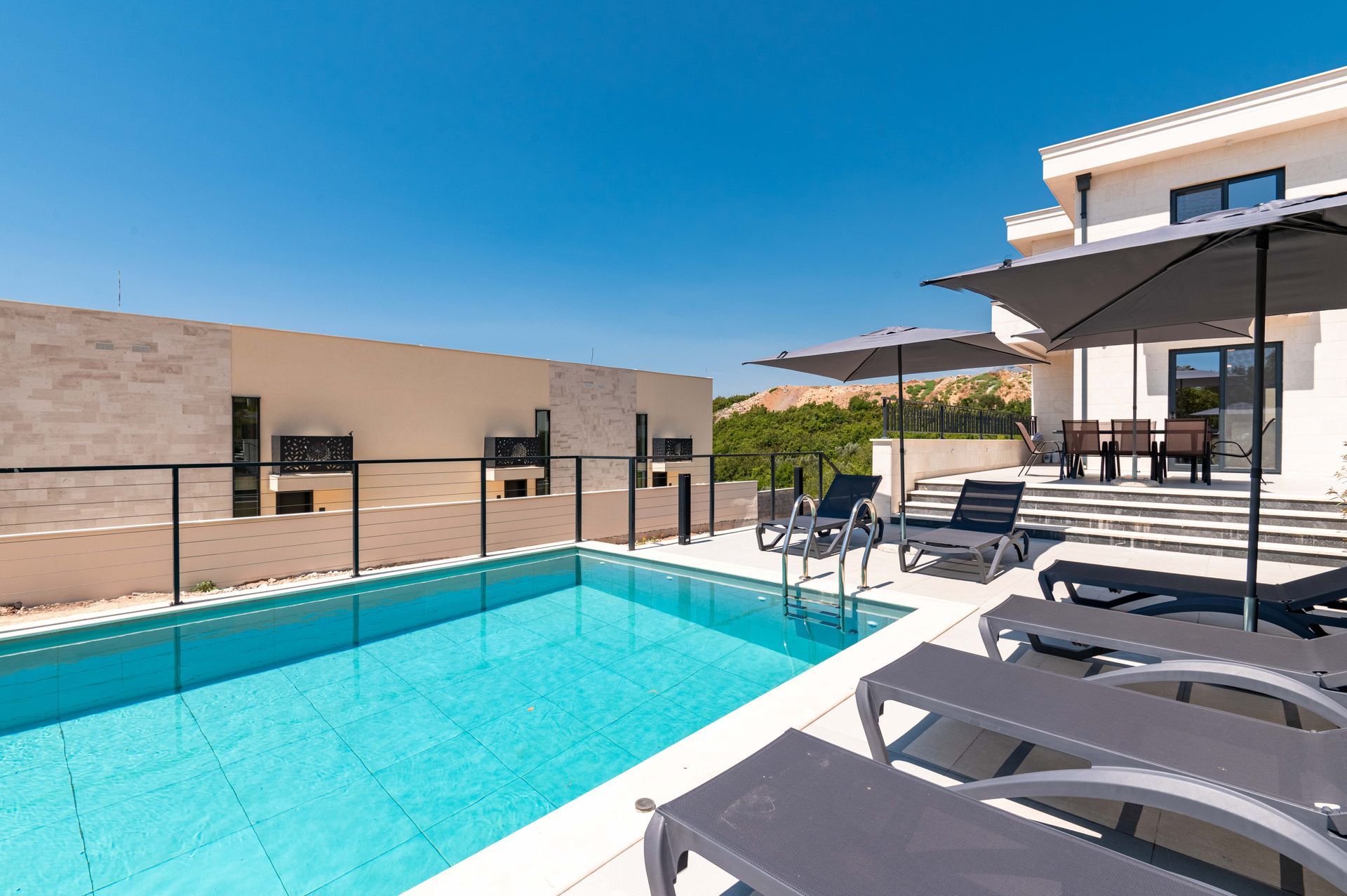 Budva, Reževići – Nova Luksuzna Vila sa Pogledom na More i Bazenom - Amfora Real Estate