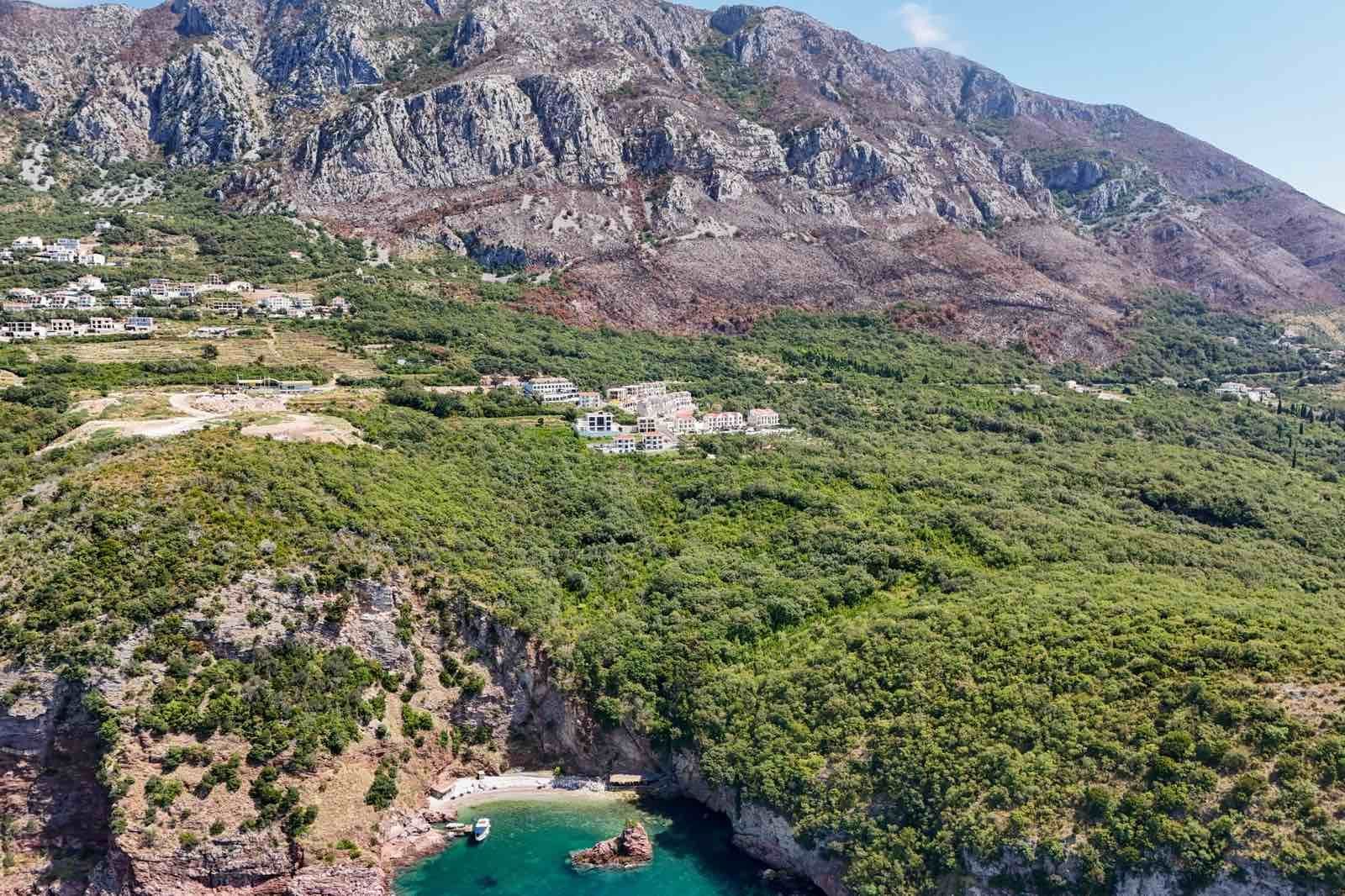 amforaproperty.com/Budva, Reževići – Nova Luksuzna Vila sa Pogledom na More i Bazenom