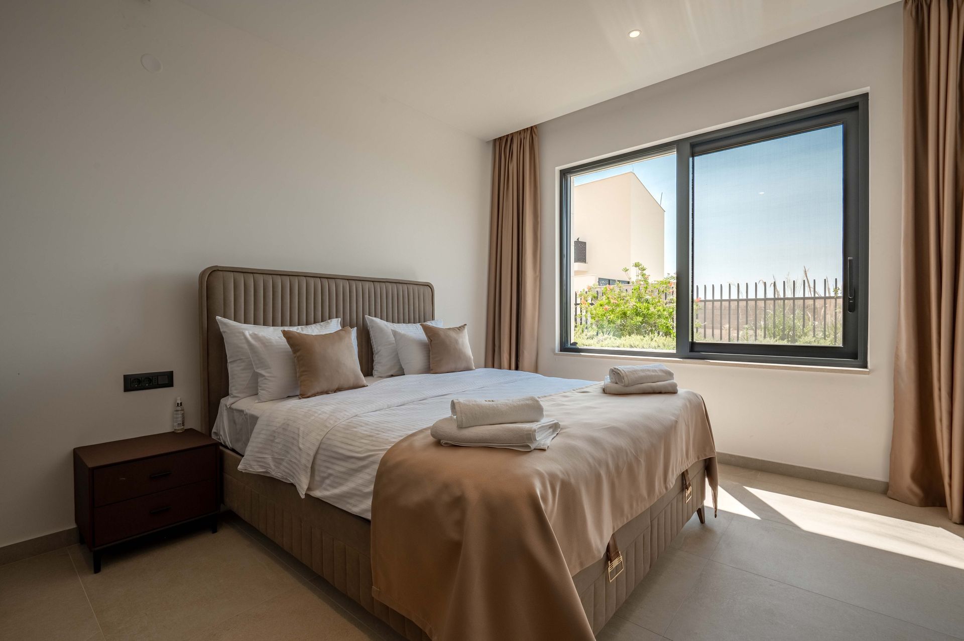 Budva, Reževići – Dve Nove Luksuzna Vila sa Pogledom na More i Bazenom - Amfora Real Estate