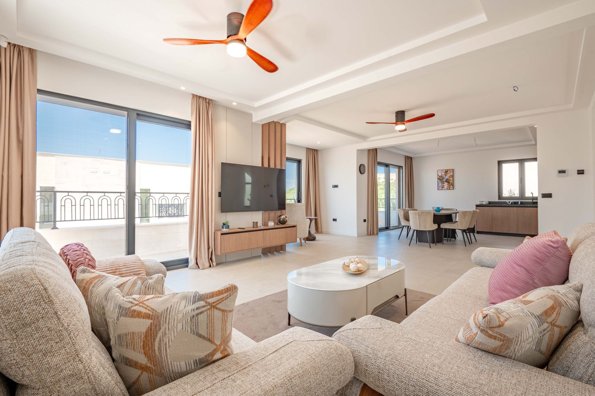 Budva, Reževići – Dve Nove Luksuzna Vila sa Pogledom na More i Bazenom - Amfora Real Estate