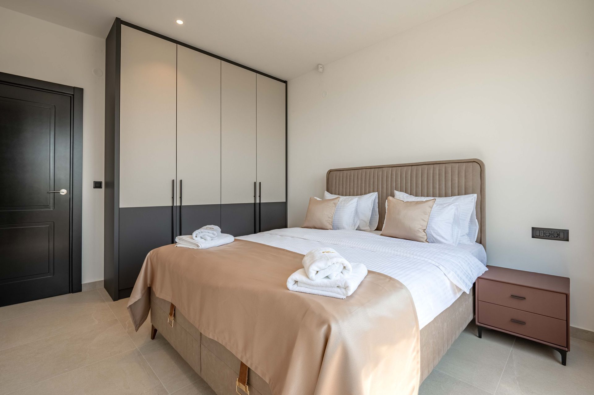 Budva, Reževići – Dve Nove Luksuzna Vila sa Pogledom na More i Bazenom - Amfora Real Estate