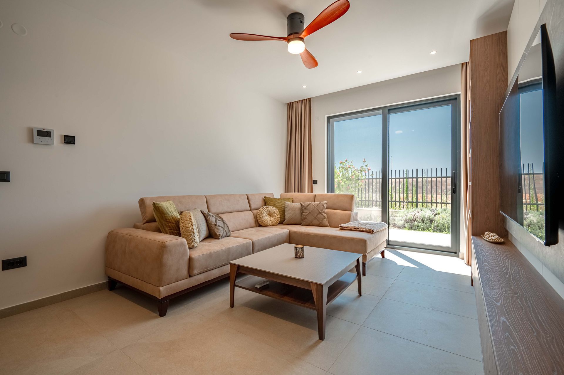 Budva, Reževići – Dve Nove Luksuzna Vila sa Pogledom na More i Bazenom - Amfora Real Estate