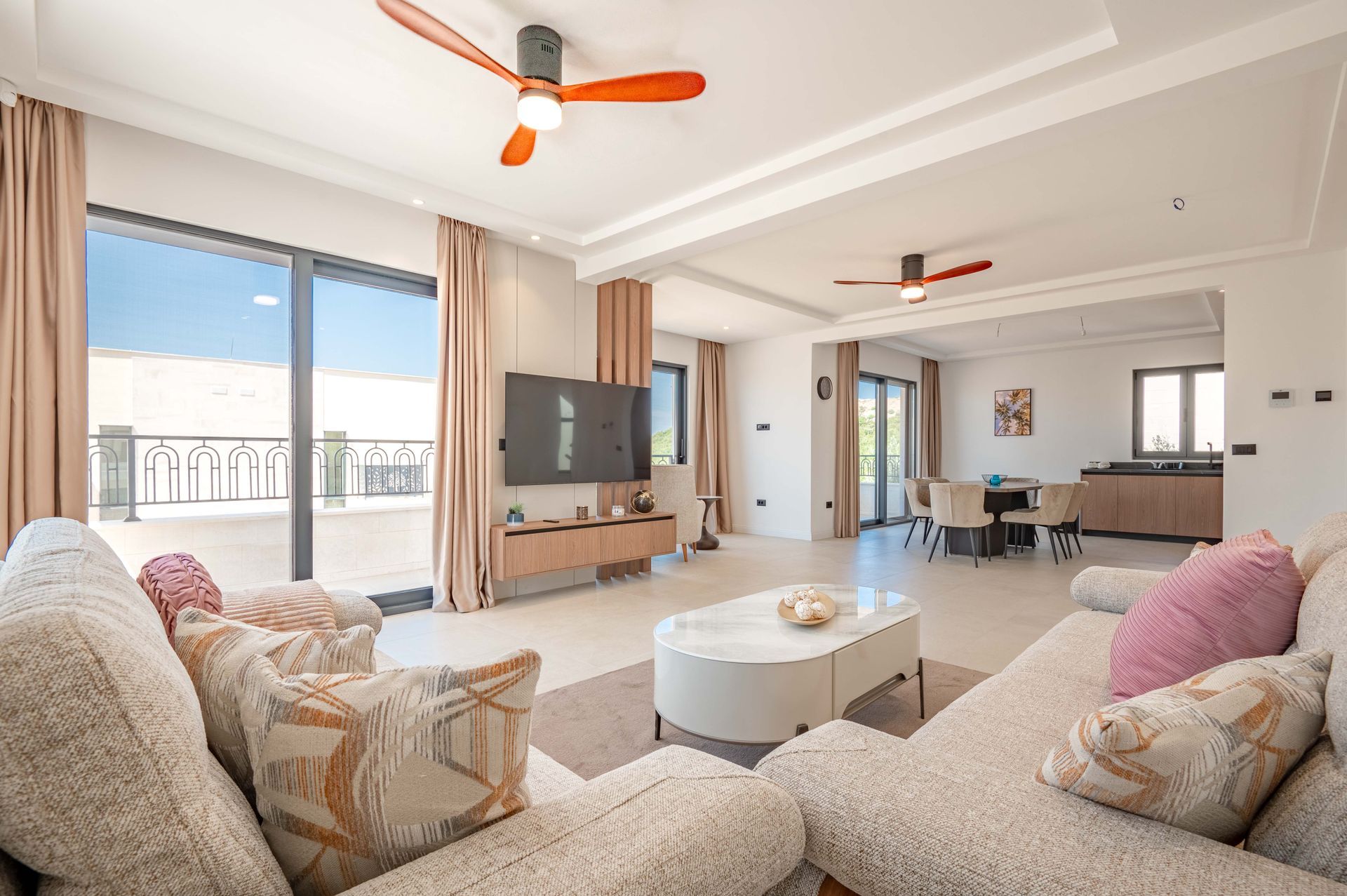 Budva, Reževići – Dve Nove Luksuzna Vila sa Pogledom na More i Bazenom - Amfora Real Estate