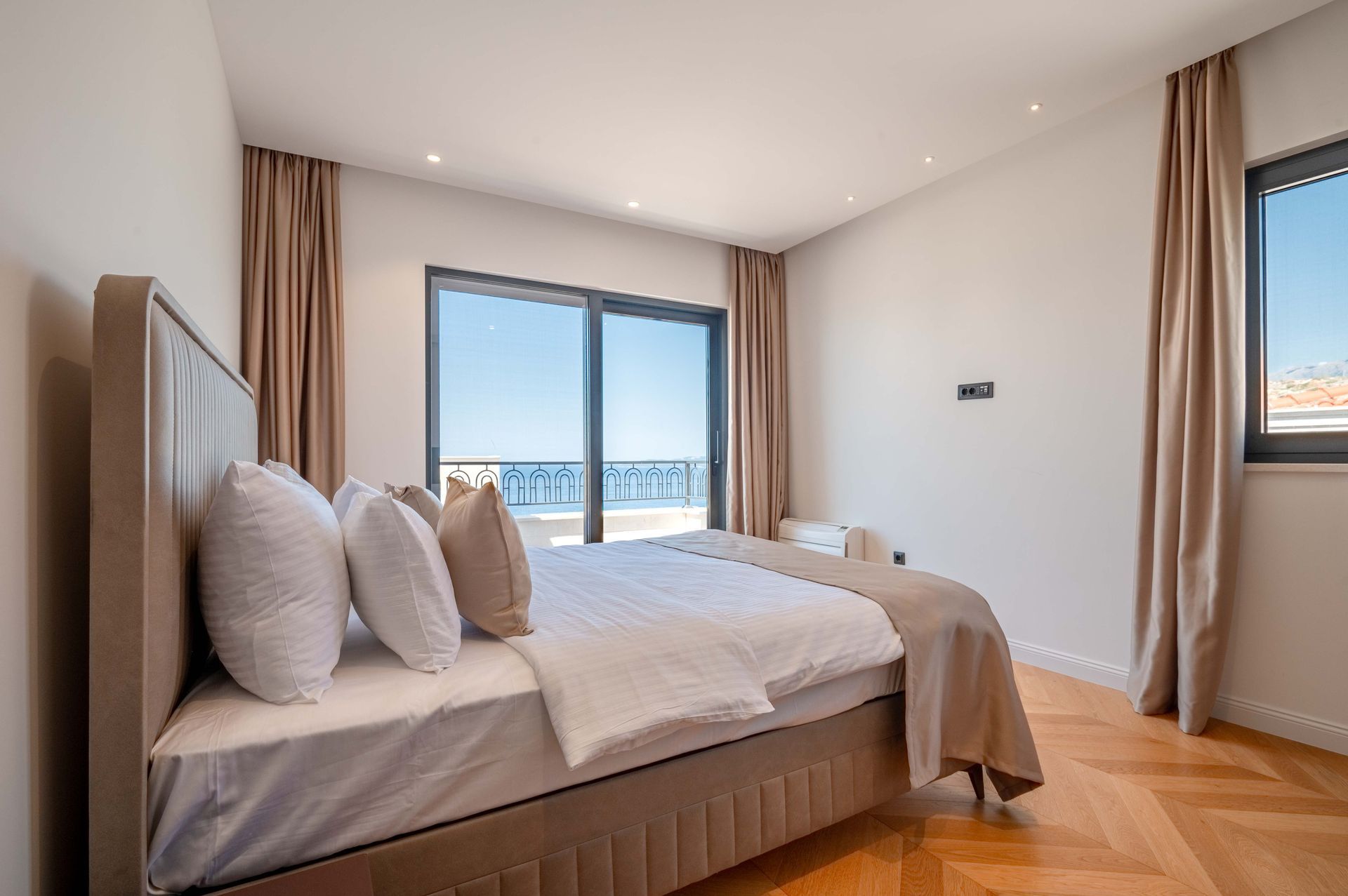 Budva, Reževići – Dve Nove Luksuzna Vila sa Pogledom na More i Bazenom - Amfora Real Estate