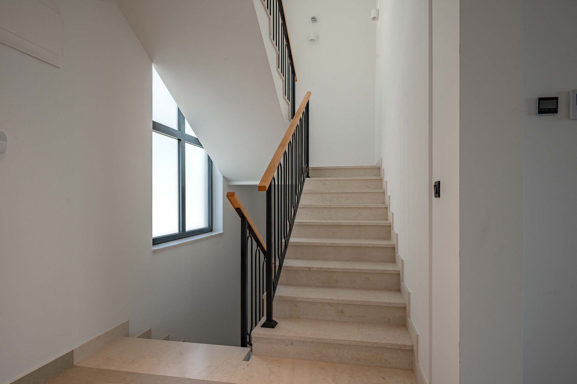 Budva, Reževići – Dve Nove Luksuzna Vila sa Pogledom na More i Bazenom - Amfora Real Estate