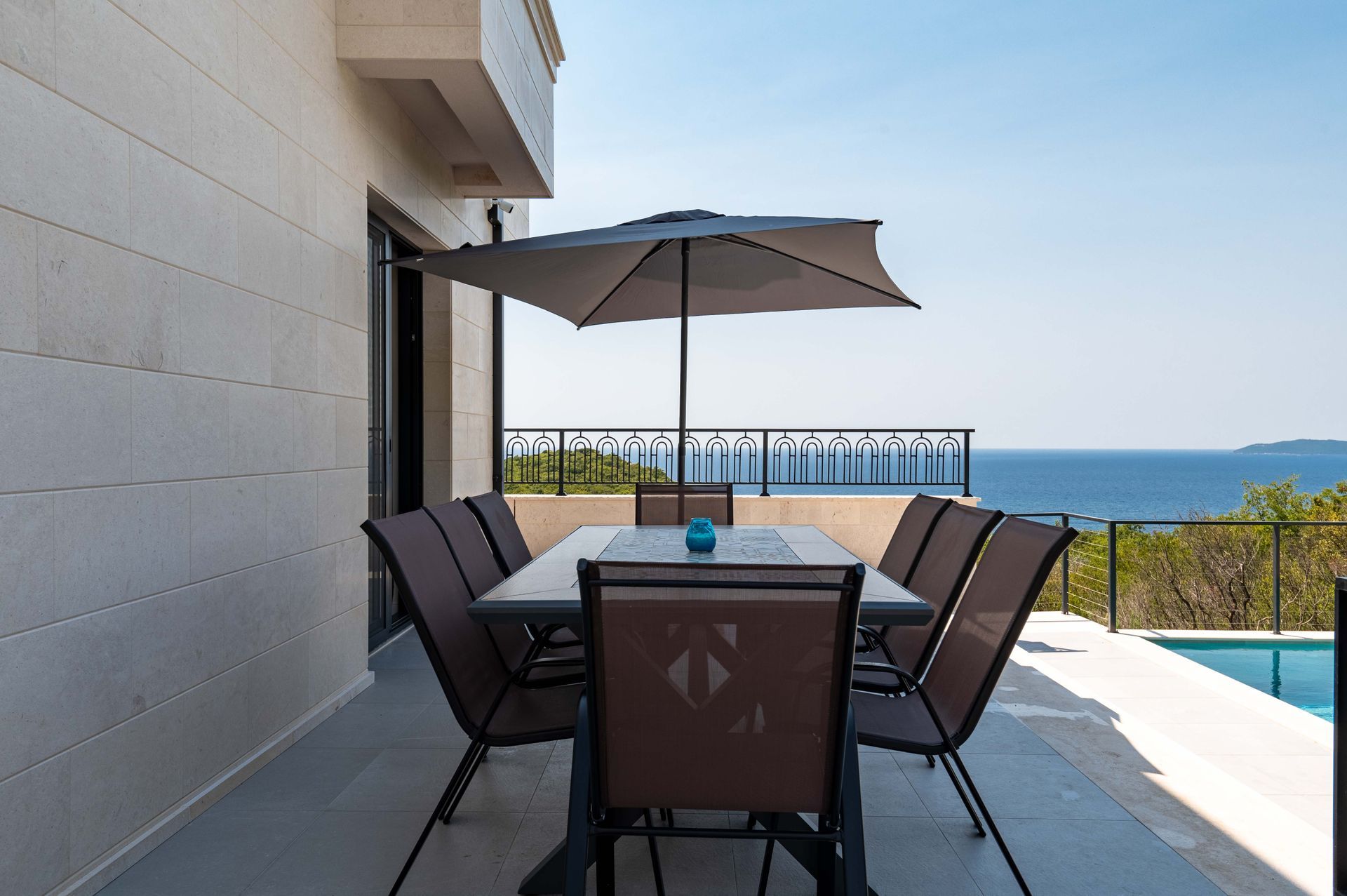 Budva, Reževići – Dve Nove Luksuzna Vila sa Pogledom na More i Bazenom - Amfora Real Estate